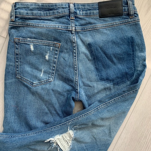 Zara Ripped Jeans (ripped/frayed bottoms) - Picture 4 of 4